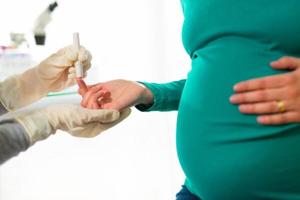 هل سكر الحمل يؤثر على الجنين بعد الولادة؟