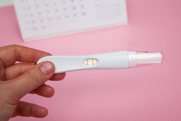 هل وجود رغوة في البول دليل على الحمل؟
