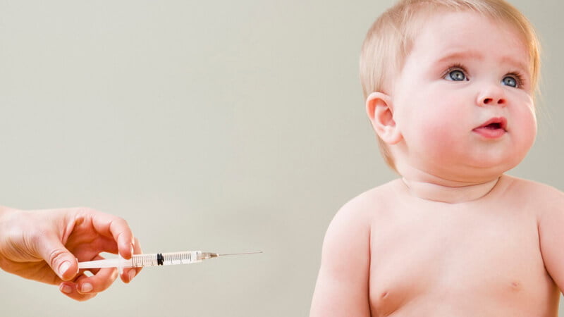 ماهي الحالات التي يمنع فيها تطعيم الطفل؟