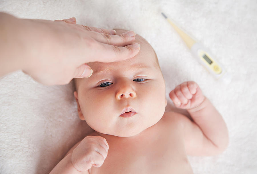 هل يمكن علاج زكام الرضيع بحليب الأم؟ 