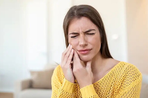 كيف يمكن علاج الخراج الأسنان بالمره؟