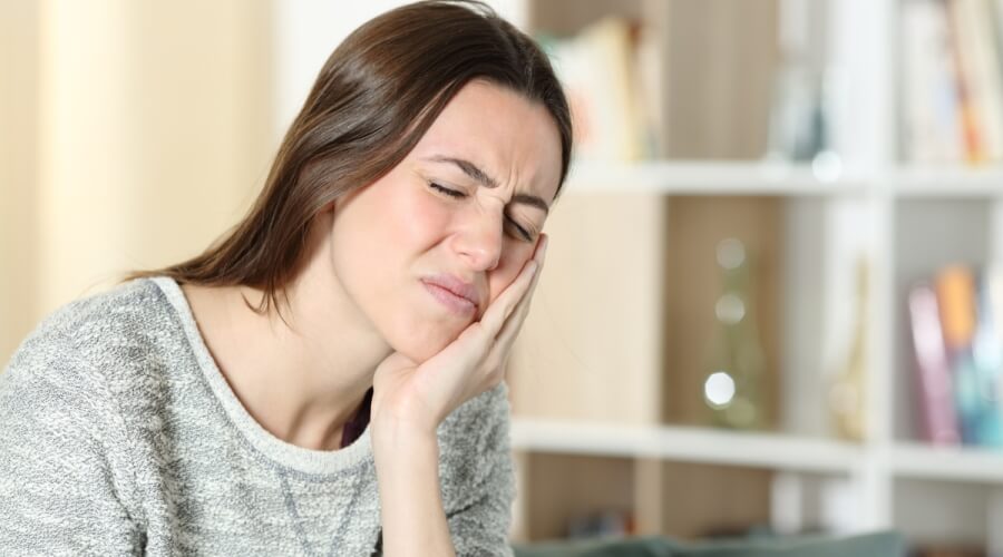 ما هي أسباب ألم الفك السفلي والاذن؟ 