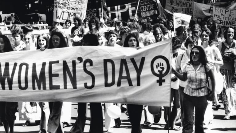 متى بدأنا نحتفل بيوم المرأة العالمي؟ تاريخ ومسيرات نتذكرها معاً