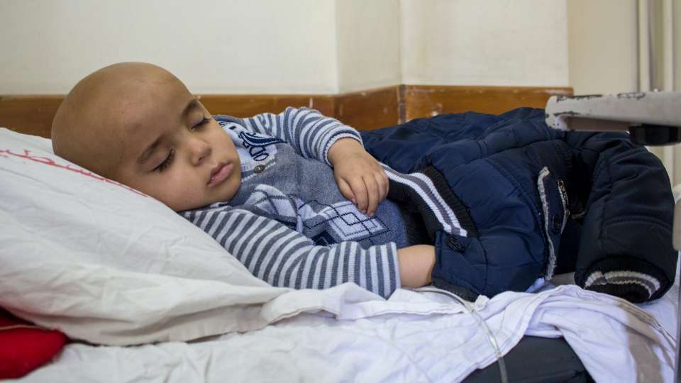 إجلاء أطفال مصابين بالسرطان من غزة للعلاج في مصر والأردن
